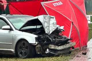 Józefosław. Osobówką wjechali pod tira. Tragiczna wiadomość	