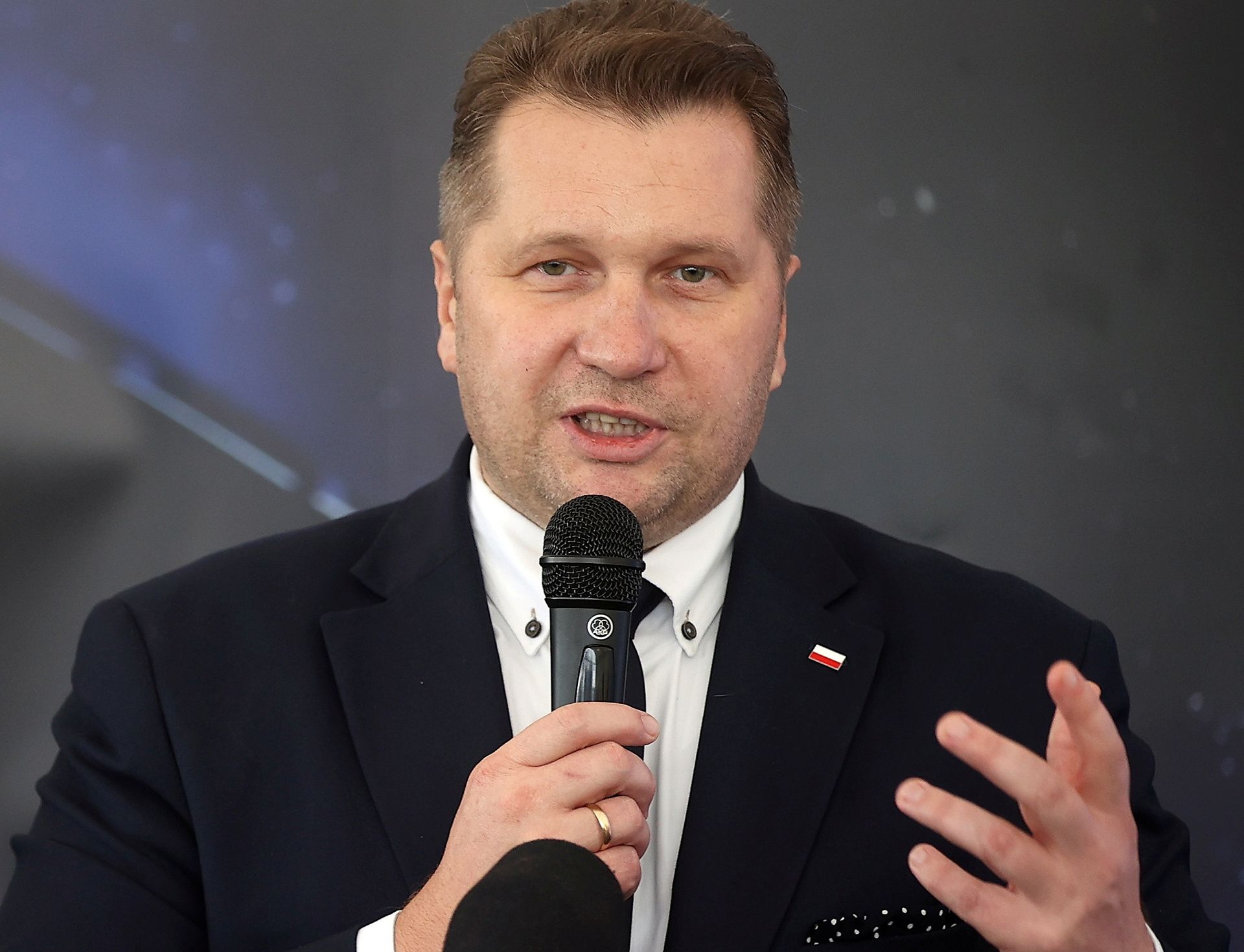 Przemysław Czarnek grzmi na temat zakazu trzymania psów na łańcuchach! Wiele osób bę…