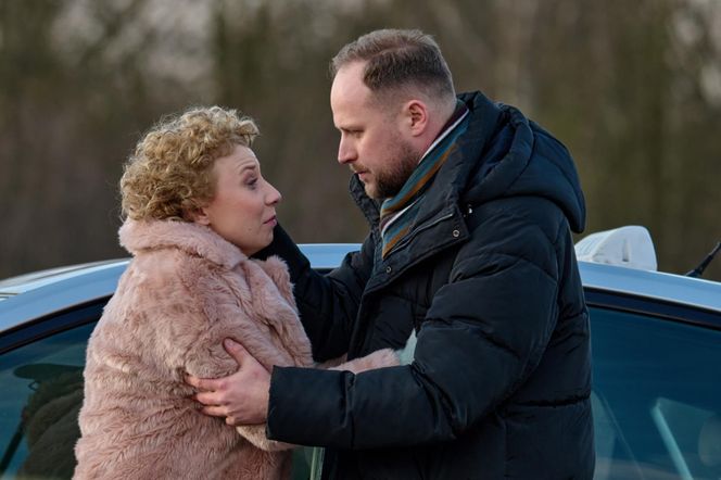 Na Wspólnej odc. 4006: Beata (Katarzyna Ptasińska), Paweł (Grzegorz Kwiecień)