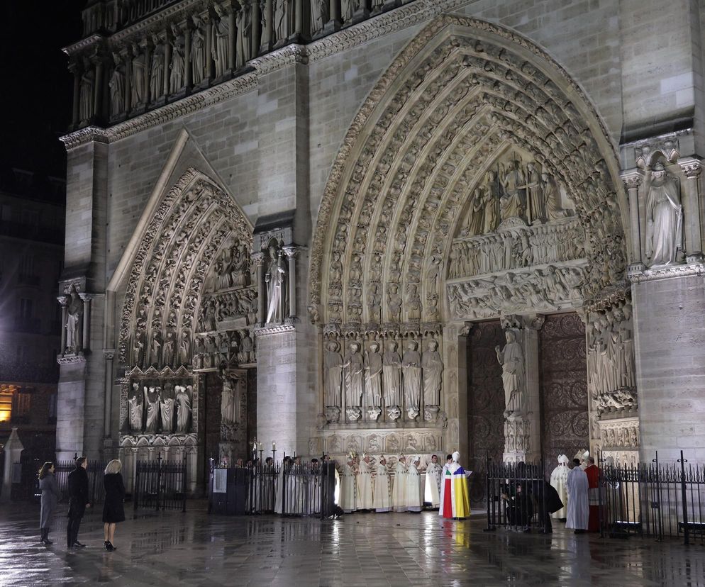 Uroczyste otwarcie katedry Notre Dame w Paryżu. Świątynię odbudowano po pożarze [GALERIA]