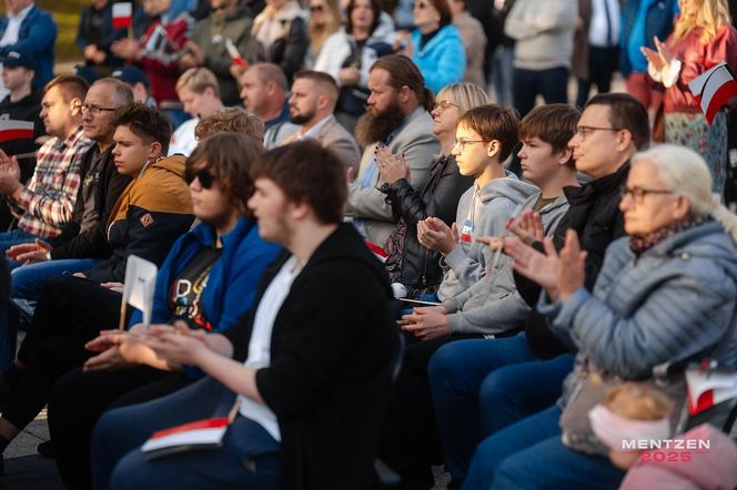 Duża frekwencja na spotkaniach Sławomira Mentzena