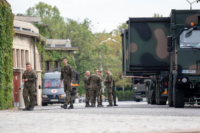 Wojsko we Wrocławiu walczy z powodzią