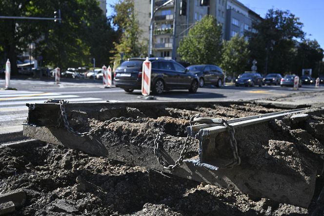 Remont torów na Waszyngtona. Pasażerowie osłupieli, chaos na przystankach