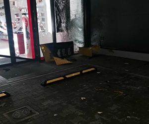 Nocny wybuch w Strzelnie. Bankomat wyleciał w powietrze, gotówka została