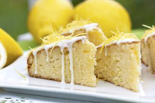 Cytrynowe ciasto biszkoptowe: sprawdzony przepis na biszkopt cytrynowy