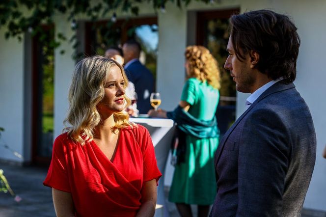 Szpital św. Anny, odcinek 7. Łukasz Wroński (Jakub Świderski), Kaja (Ada Szczepaniak)