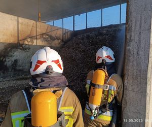 Ogromny, nocny pożar w Czechowicach-Dziedzicach. Płonęły boksy ze śmieciami