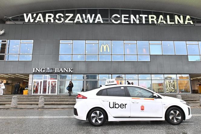  Uber przejmuje dworzec Centralny? Co dalej z tradycyjnymi taksówkami? 