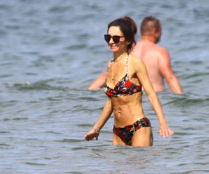 Marta Kaczyńska grzeje ciało na plaży, a chłodzi w Bałtyku. Bratanica prezesa PiS jak grecka bogini Afrodyta! 