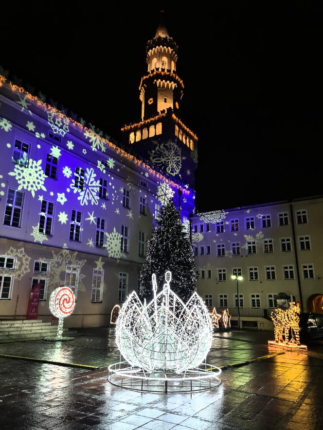 Opole. Świąteczny klimat na RYNKU! Zobacz, jak wygląda centrum miasta na Święta! [ZDJĘCIA]