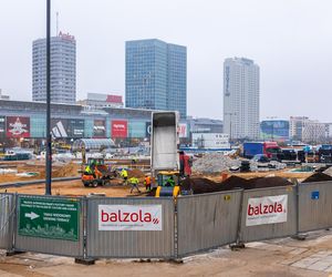 Trwa przebudowa części dawnego Placu Defilad w plac Centralny