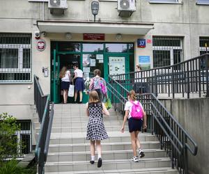 Wakacje i koniec roku szkolnego 2022 za moment. Kiedy i o której godzinie apel?