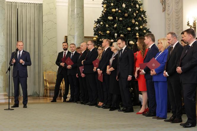 ZAPRZYSIĘŻENIE RZĄDU DONALDA TUSKA