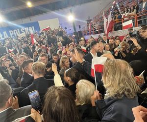 Trzaskowski cały w emocjach! Co za przemówienie! Tłum oszalał