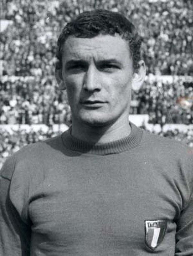 Luigi "Gigi" Riva - najlepszy strzelec w historii piłkarskiej reprezentacji Włoch (zmarł w wieku 79 lat)