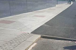 Urwana droga dla rowerów na al. Wyzwolenia