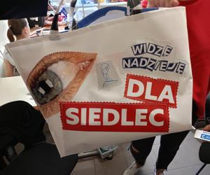 Niektóre ekotorby i kosmetyczki szyte w siedleckim CIS-ie z bannerów wyborczych zostaną zlicytowane na rzecz siedleckiego hospicjum dziecięcego