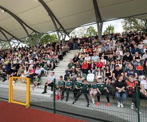 Kibice na otwarciu stadionu w Starachowicach