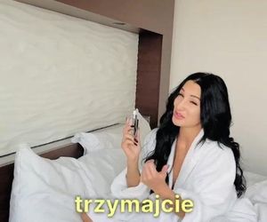 Justyna Steczkowska chwali się nagraniem z łóżka. Jej ciało zakrywa tylko szlafrok!