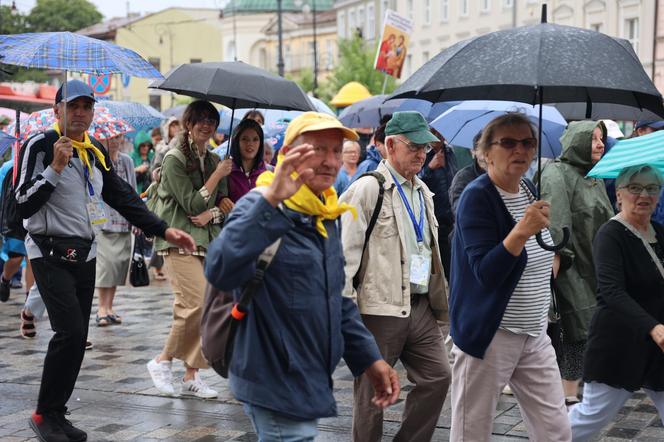 Lubelska Piesza Pielgrzymka na Jasną Górę 2024. Pątnikom deszcz niestraszny!