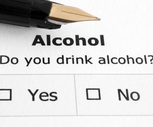 ALKOHOLIZM wśród dzieci: przyczyny, objawy, leczenie