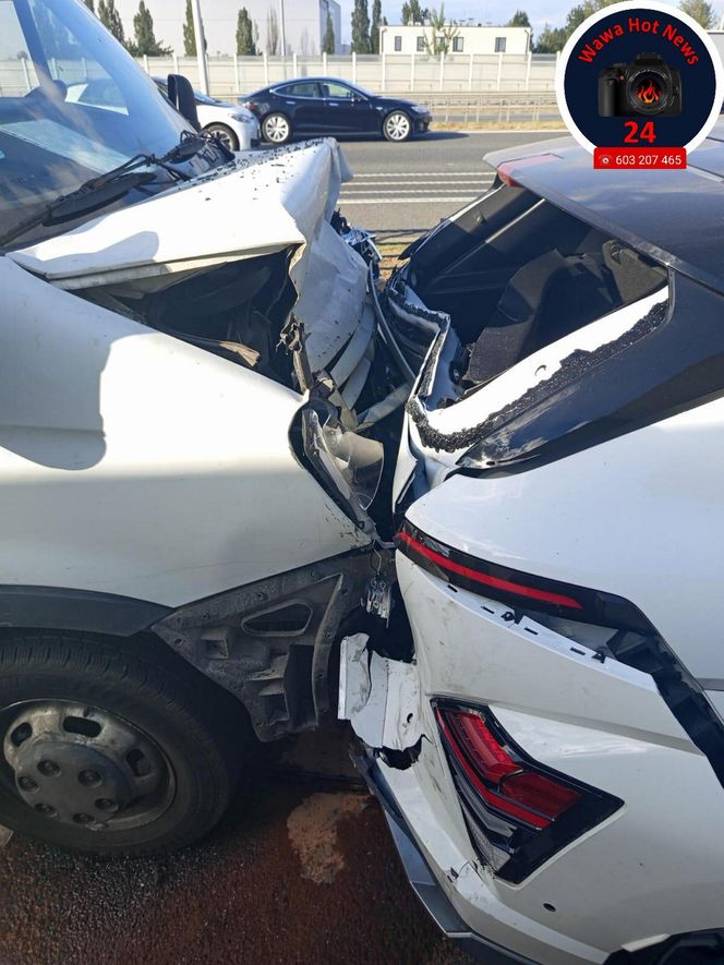 Zderzenie trzech aut na S2. Lądował śmigłowiec LPR