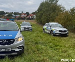 Policyjny pościg jak z filmu na Dolnym Śląsku. Padły strzały, próbował rozjechać policjanta