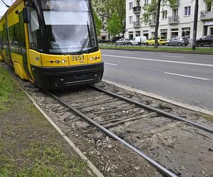 Katastrofalny stan torowiska na al. Waszyngtona. Tramwajarze naprawią tylko fragmenty 