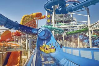 Leć z Emirates i otrzymaj całodniowy, bezpłatny dostęp do Aquaventure World w Dubaju 