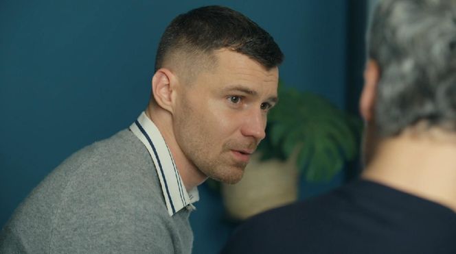 Barwy szczęścia, odcinek 3197. Darek (Andrzej Niemyt), Karol (Jan Wieczorkowski)