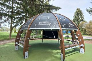 Nowa atrakcja dla dzieci na lotnisku w Lesznie. Planetarium do wspinania