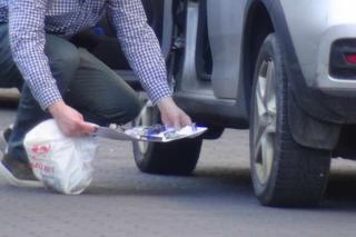 Wielka akcja ABW na warszawskim Gocławiu. Jedna osoba zatrzymana, podejrzane przedmioty w samochodzie