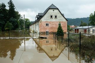 Ciężka sytuacja po powodzi we Wleniu. Fala była większa niż w 1997 roku