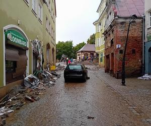 Co zrobić z zalanym autem? Mechanik: Bałbym się nim poruszać