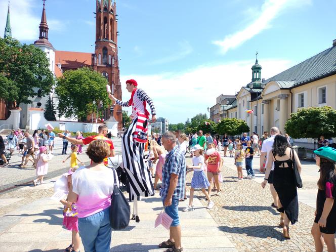 Chcieli podkreślić potrzebę swoich działań. Ulicami Białegostoku przeszedł Marsz Rodzin Zastępczych