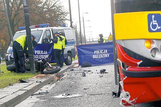 Tragiczny wypadek w Warszawie. Motocyklista roztrzaskał się na autobusie