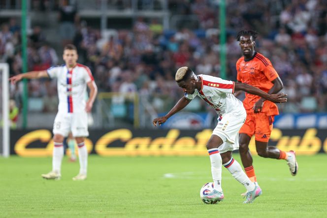 Górnik Zabrze - Termalica Nieciecza. Niesamowita atmosfera na Arenie Zabrze! Kibice Górnika dopingują swoją drużynę