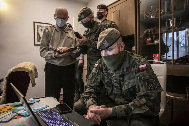 Ruszyła specjalna infolinia dla seniorów.