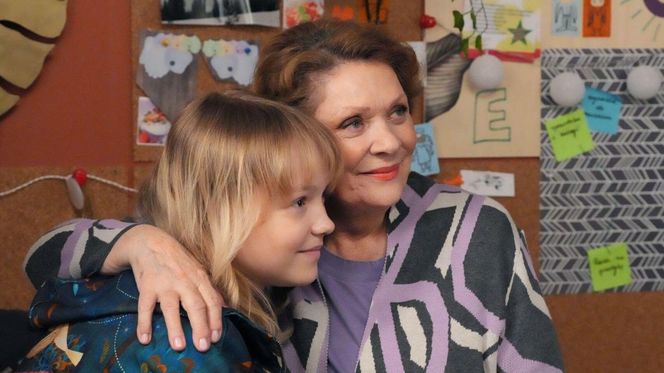 Barwy szczęścia odc. 3225. Emilka (Jessica Frankiewicz), Józefina Rawiczowa (Elżbieta Jarosik)