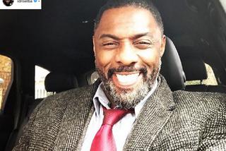 Idris Elba radzi, jak zrobić idealne selfie. Najseksowniejszy facet świata coś o tym wie
