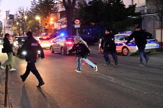 Oblali ogrodzenie budynku ambasady Izraela w Warszawie. „Nie ma zgody na łamanie przepisów”