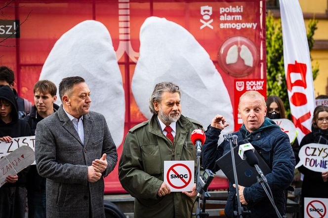 Smogowe płuca trafiły do Nowej Rudy. Zobacz zdjęcia instalacji!