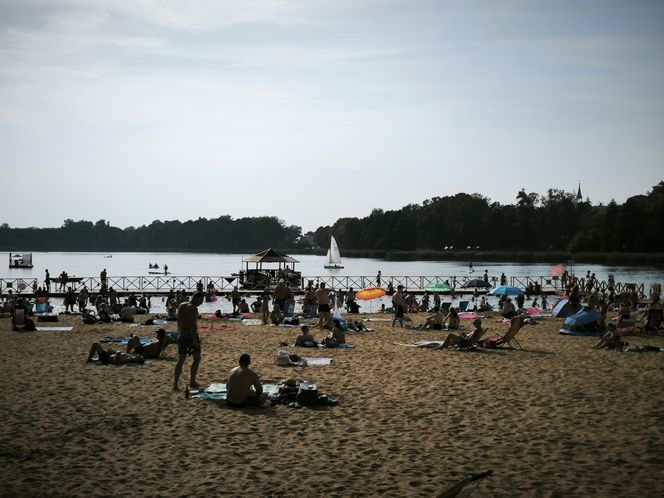 Długi sierpniowy weekend na plaży w Osiecznej