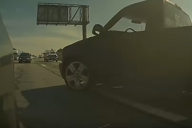 Tesla sama uniknęła wypadku na autostradzie