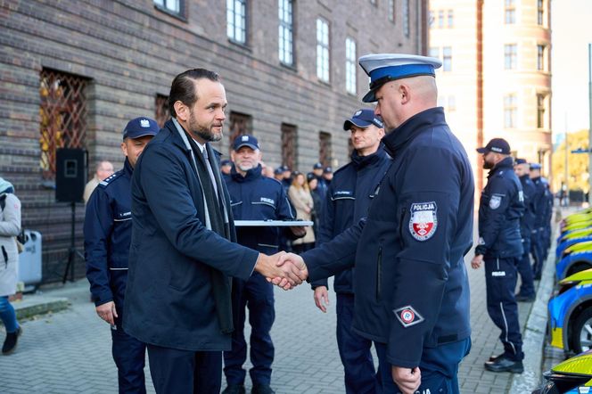 Oto 12 nowych wozów policyjnych. Zobacz, czym będą jeździć wrocławscy funkcjonariusze!