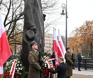 Warszawa. Prezydent Andrzej Duda złożył wieńce przed pomnikami Ojców Niepodległości