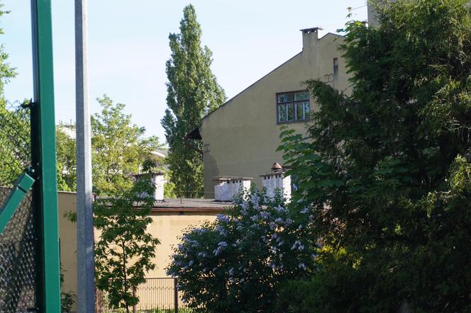 Stara żydowska szkoła w centrum Białegostoku. To ceglany zabytkowy budynek z początków XX wieku