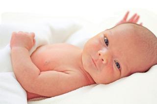 Rozwój dziecka: jak rozwija się miesięczne niemowlę?