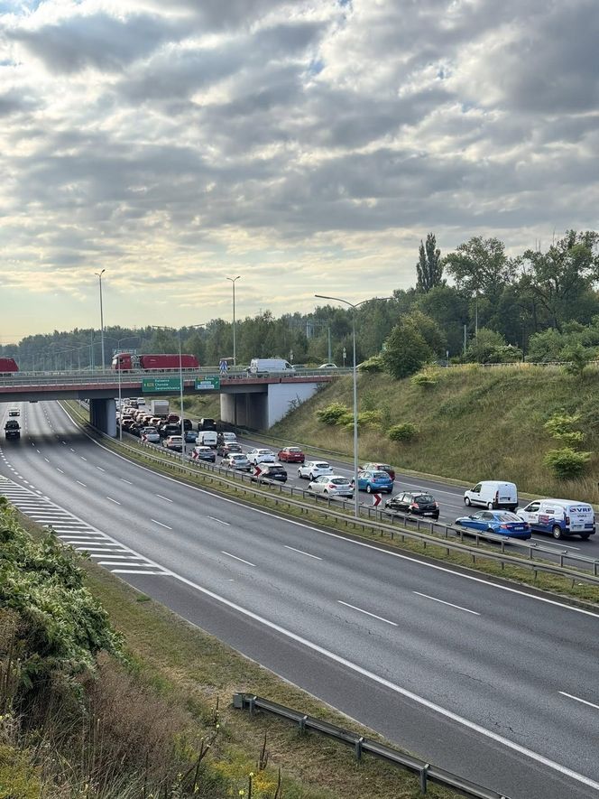 Poranny paraliż na DTŚ. Zderzenie dwóch pojazdów zablokowało trasę w kierunku Katowic