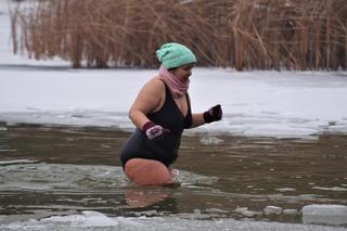 Zimna woda im niestraszna! Morsowanie w podbydgoskich Pieckach [ZDJĘCIA]